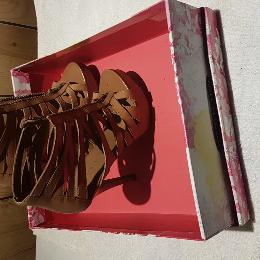 Ladies heels - Picture 3 of 4